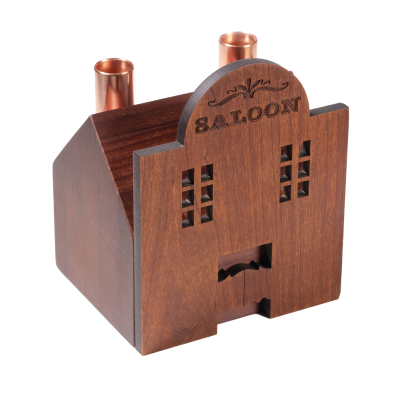 Un petit bougeoir de saloon en bois avec deux cheminées en cuivre.